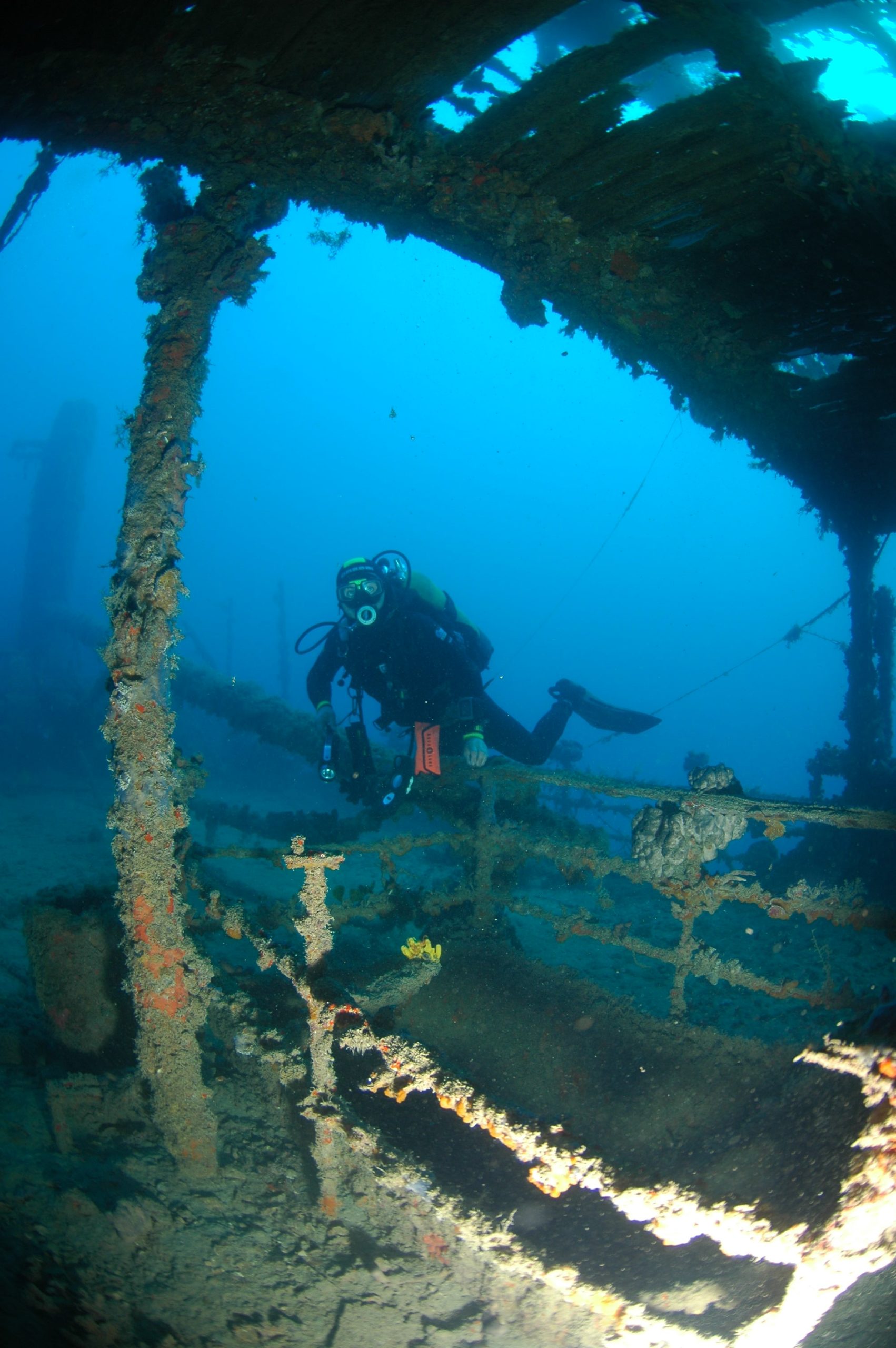 Exploring underwater objects